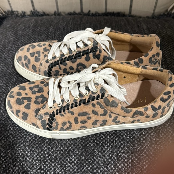 Jack rogers Sz 8 animal print sneakers in great condition. Worn very few times!! - Picture 5 of 8